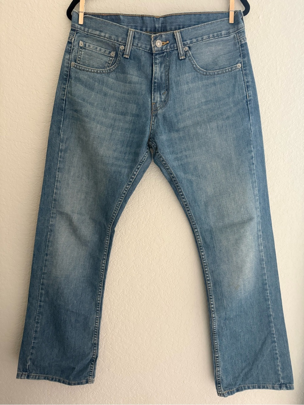 Levi’s 527 - Classic Straight Fit Men’s Jeans in Light Blue